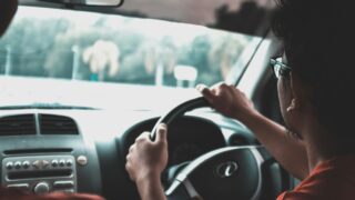 雨上がりの朝、車で大阪へ